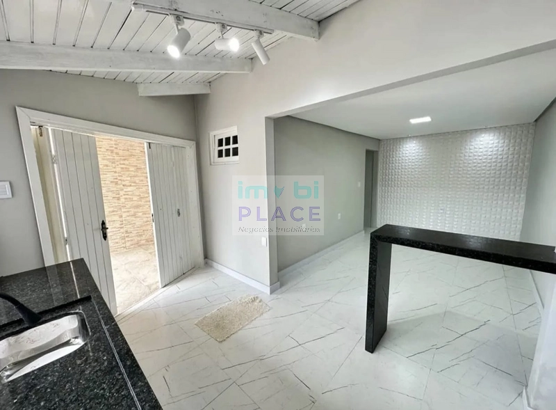 Casa com piscina: 3ª foto da galeria de imagens do imóvel