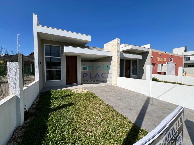Casa Geminada, 3 dormitórios sendo 1 Suíte, com Piscina: 1ª foto da galeria de imagens do imóvel