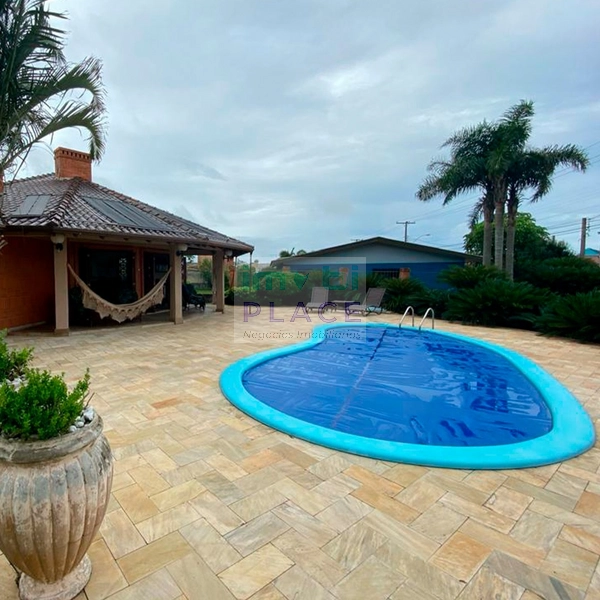 Exclusivo Sobrado com 4 terrenos e piscina em Xangri-Lá: 1ª foto da galeria de imagens do imóvel
