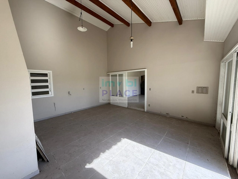 Casa Ampla com 4 Quartos: 15ª foto da galeria de imagens do imóvel