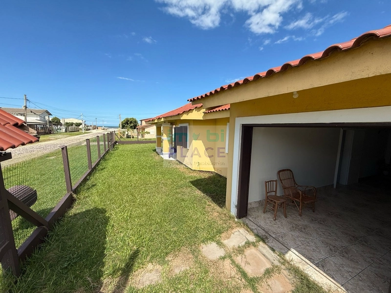 Casa térrea com amplo pátio em Nordeste, Imbé.: 3ª foto da galeria de imagens do imóvel