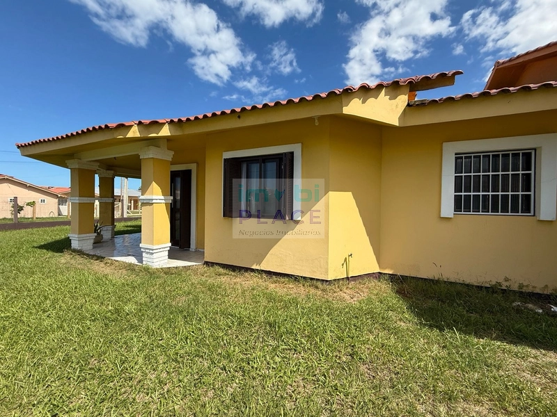 Casa térrea com amplo pátio em Nordeste, Imbé.: 1ª foto da galeria de imagens do imóvel