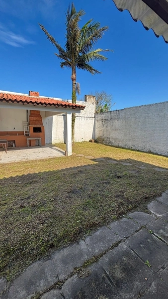 Casa ampla com anexo e pátio murado no centro de Tramandaí: 8ª foto da galeria de imagens do imóvel