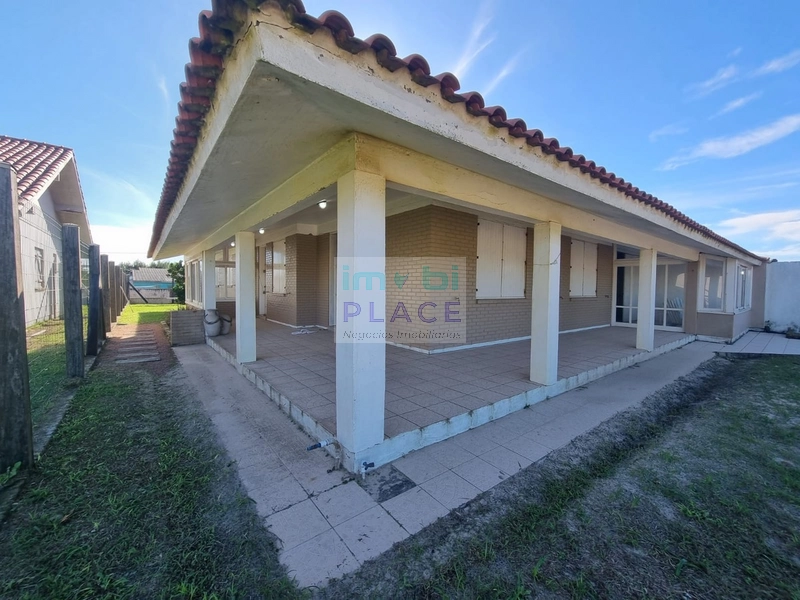 IMPERDÍVEL – CASA FRENTE MAR: 4ª foto da galeria de imagens do imóvel