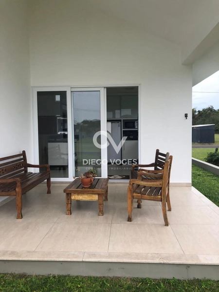 Casa a venda em condomínio fechado em Tramandaí, com 173m²: 3ª foto da galeria de imagens do imóvel