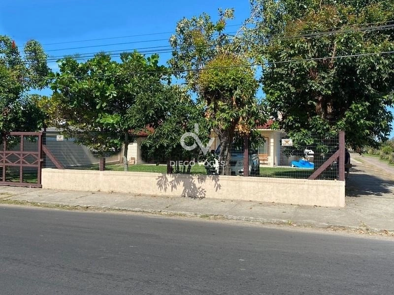 Excelente residência localizada em uma das principais avenidas: 1ª foto da galeria de imagens do imóvel