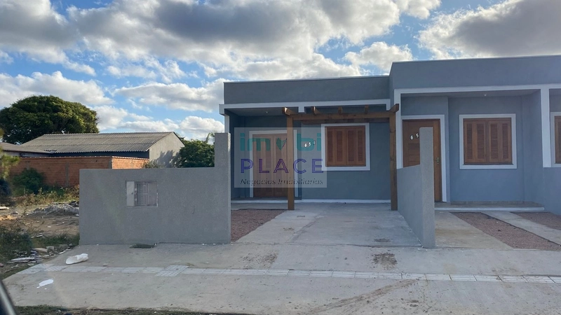 Casa Geminada à Venda: 1ª foto da galeria de imagens do imóvel