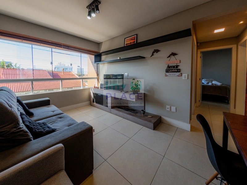 Apartamento mobiliado de frente no centro de Tramandaí – posição solar: 2ª foto da galeria de imagens do imóvel