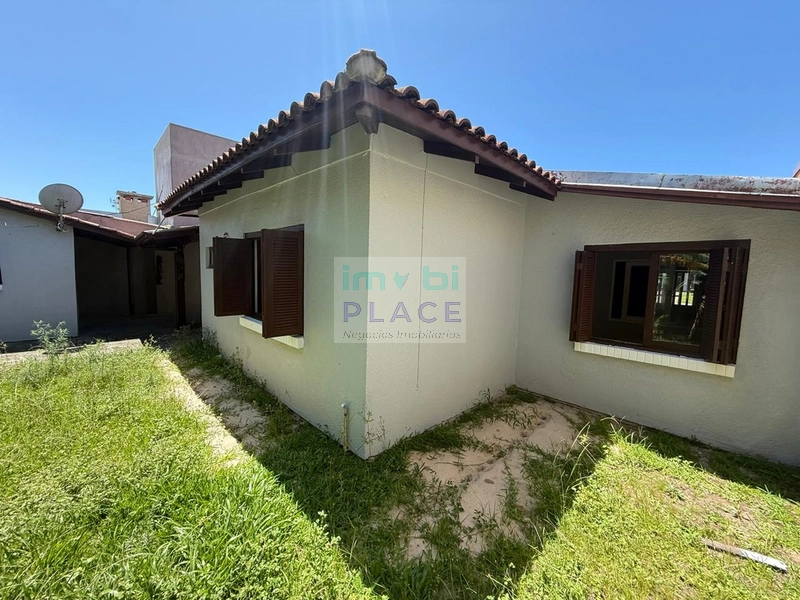 Casa à venda em Imbé – 3 dormitórios, suíte e pátio amplo: 2ª foto da galeria de imagens do imóvel