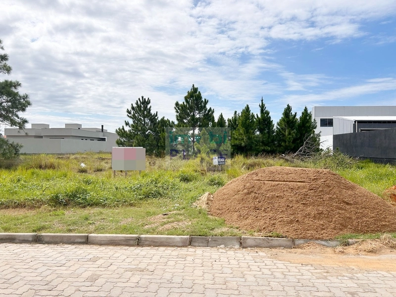 Terreno em Localização Estratégica – Oportunidade em Mariluz!: 2ª foto da galeria de imagens do imóvel