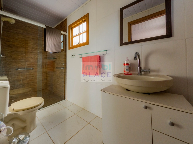 Casa à venda com amplo espaço: 33ª foto da galeria de imagens do imóvel