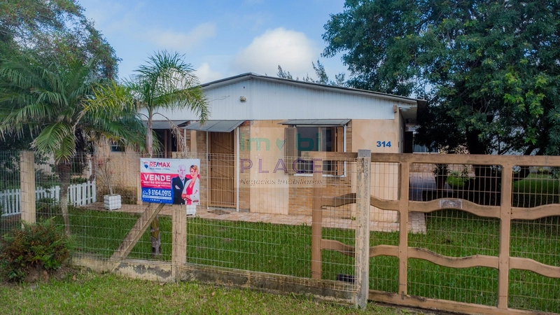 Casa à venda com amplo espaço: 3ª foto da galeria de imagens do imóvel