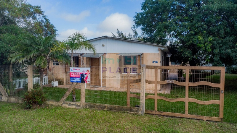 Casa à venda com amplo espaço: 2ª foto da galeria de imagens do imóvel