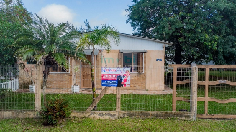 Casa à venda com amplo espaço: 1ª foto da galeria de imagens do imóvel
