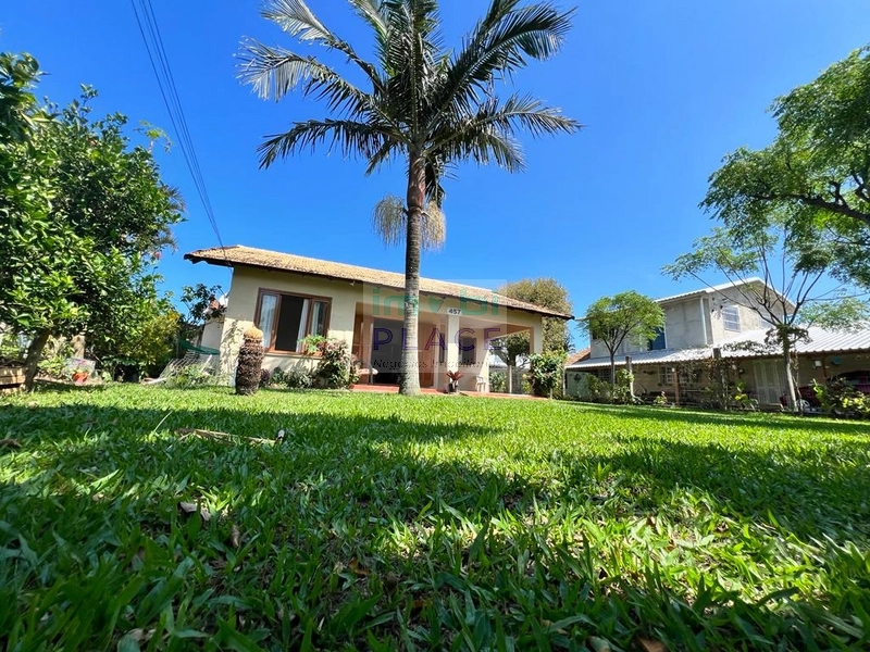 Locação de temporada - Casa com pátio 3 Quartos - Acomoda 6 Pessoas: 2ª foto da galeria de imagens do imóvel