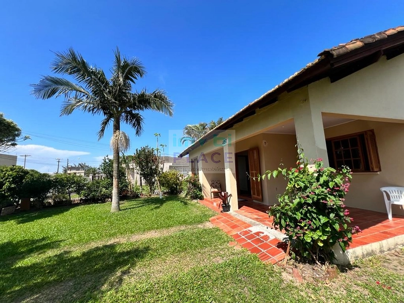 Locação de temporada - Casa com pátio 3 Quartos - Acomoda 6 Pessoas: 12ª foto da galeria de imagens do imóvel
