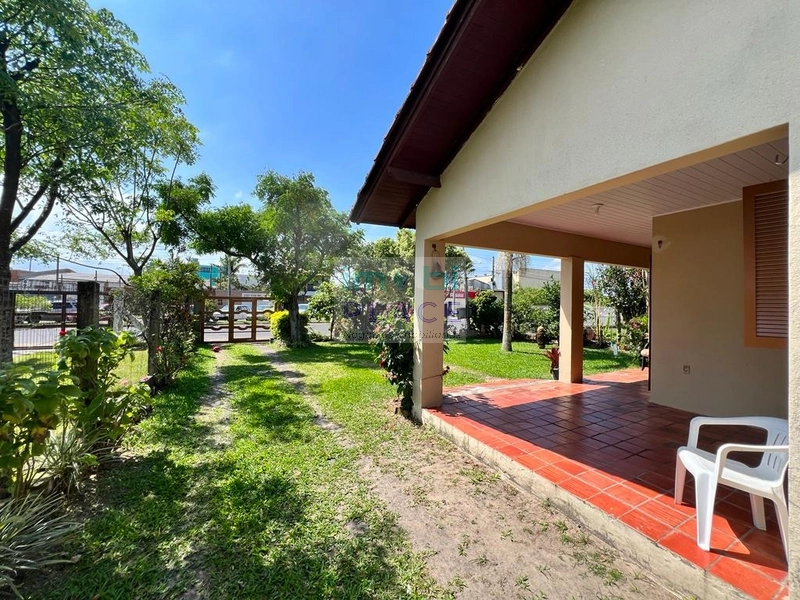 Locação de temporada - Casa com pátio 3 Quartos - Acomoda 6 Pessoas: 14ª foto da galeria de imagens do imóvel