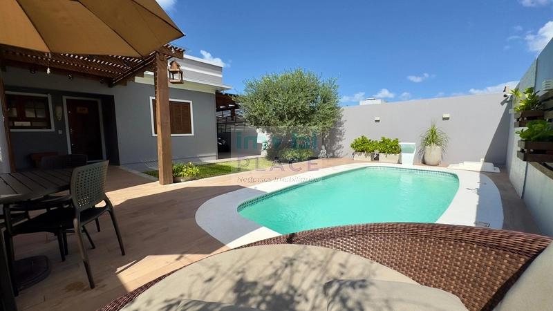 Casa com piscina: 32ª foto da galeria de imagens do imóvel
