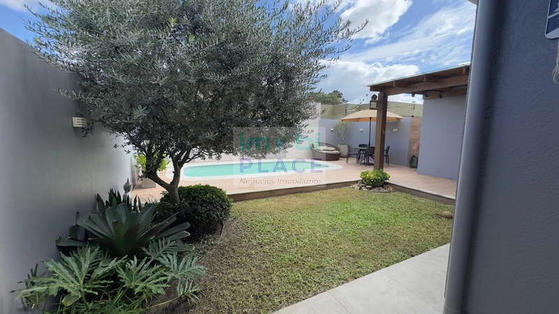 Casa com piscina: 14ª foto da galeria de imagens do imóvel