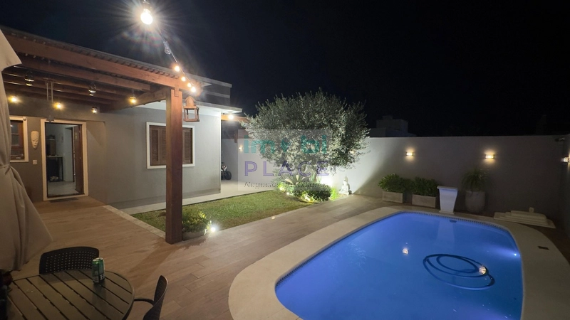 Casa com piscina: 19ª foto da galeria de imagens do imóvel