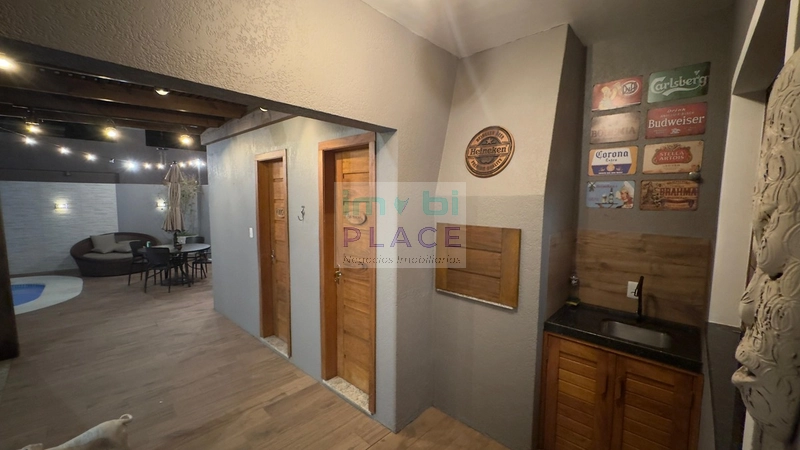 Casa com piscina: 10ª foto da galeria de imagens do imóvel