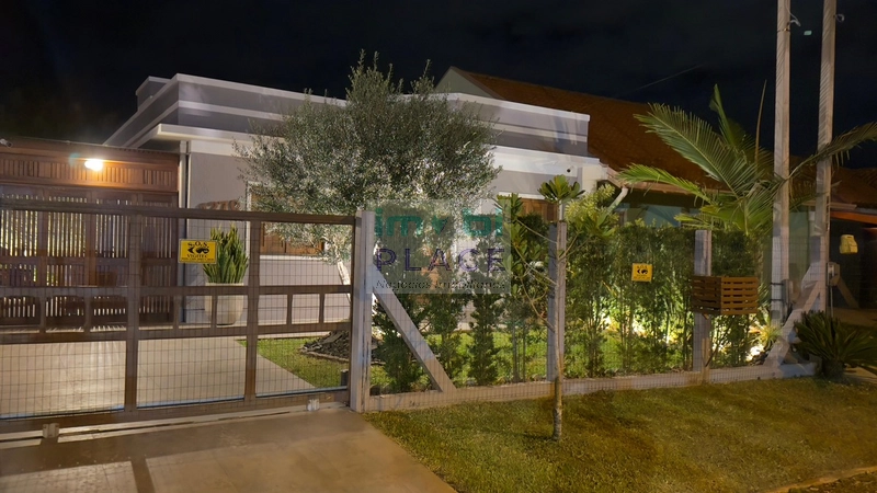 Casa com piscina: 2ª foto da galeria de imagens do imóvel