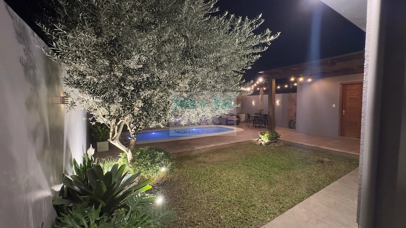 Casa com piscina: 3ª foto da galeria de imagens do imóvel
