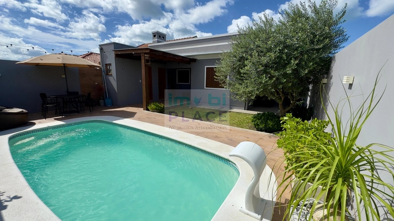 Casa com piscina: 30ª foto da galeria de imagens do imóvel