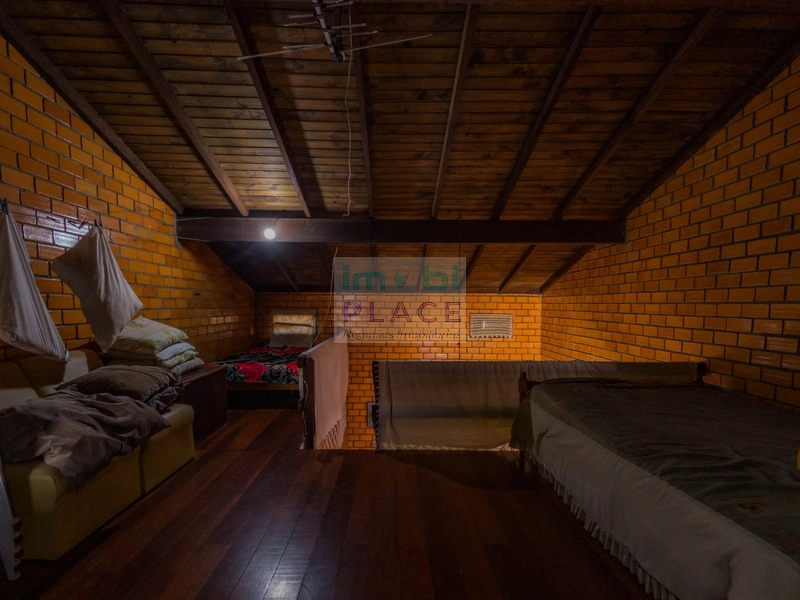 Casa à venda com arquitetura diferenciada: 3ª foto da galeria de imagens do imóvel