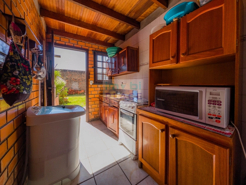 Casa à venda com arquitetura diferenciada: 2ª foto da galeria de imagens do imóvel