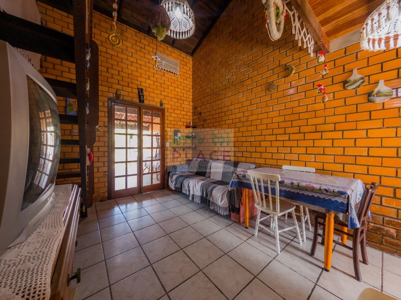 Casa à venda com arquitetura diferenciada: 16ª foto da galeria de imagens do imóvel