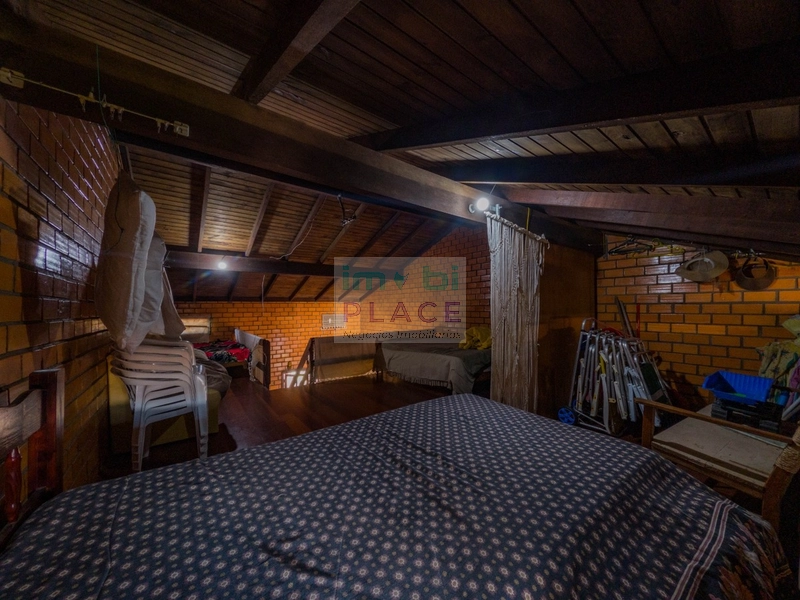 Casa à venda com arquitetura diferenciada: 18ª foto da galeria de imagens do imóvel