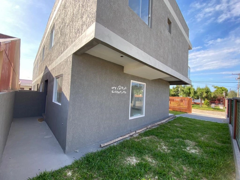 Sobrado duplex próximo ao centrinho de Nova Tramandaí, 3 dormitórios: 1ª foto da galeria de imagens do imóvel