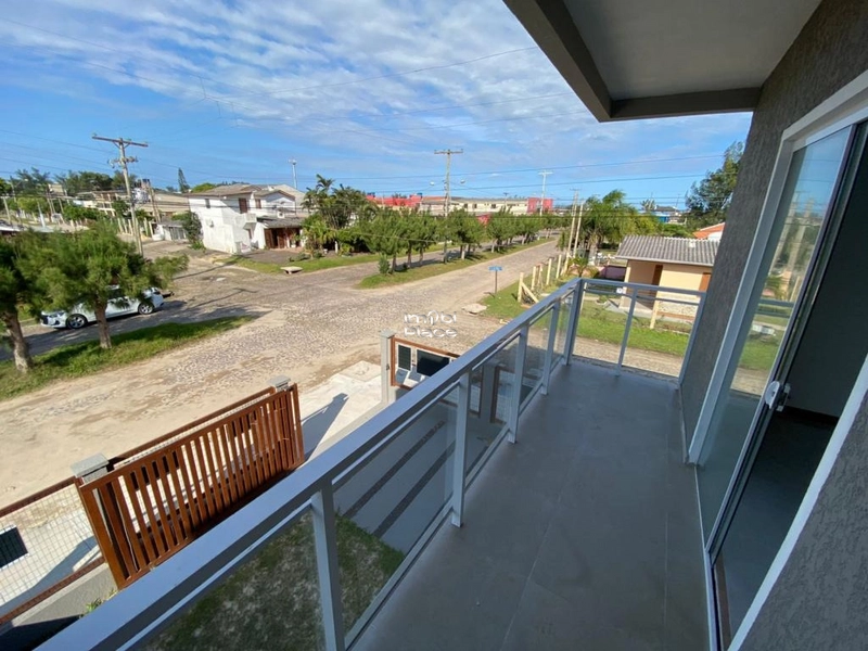Sobrado duplex próximo ao centrinho de Nova Tramandaí, 3 dormitórios: 2ª foto da galeria de imagens do imóvel