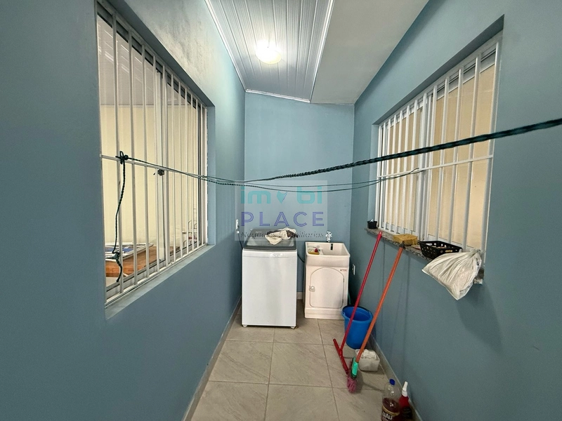 Casa Moderna com 3 Quartos e Quintal: 35ª foto da galeria de imagens do imóvel