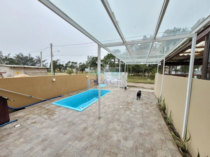 CASA COM PISCINA 2 DORMITÓRIOS EM NOVA TRAMANDAÍ: 2ª foto da galeria de imagens do imóvel