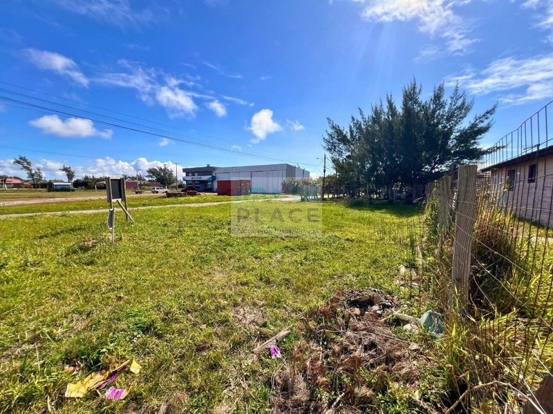 Terreno de esquina à venda: 2ª foto da galeria de imagens do imóvel