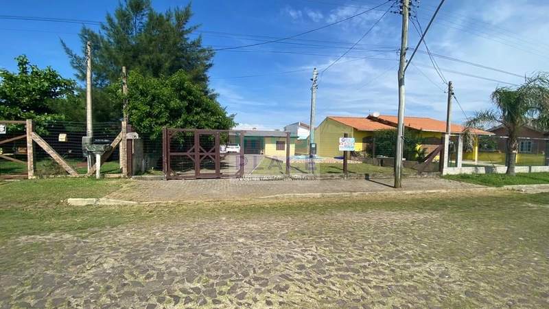 Linda residência está localizada a apenas 300 metros do mar em Pinhal: 23ª foto da galeria de imagens do imóvel