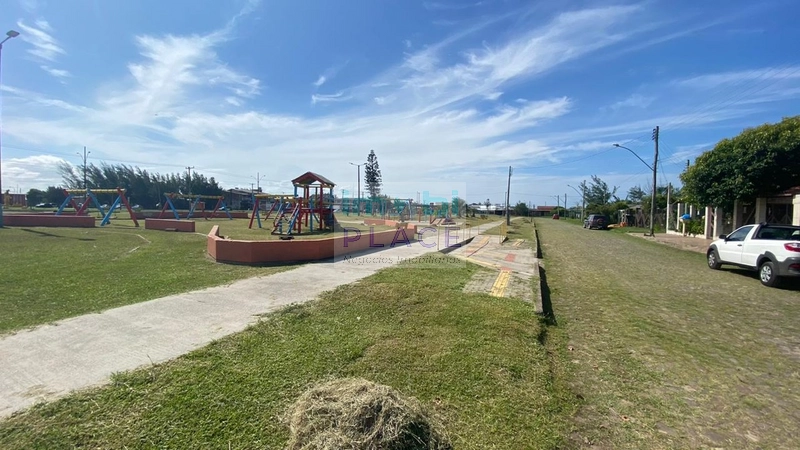 Linda residência está localizada a apenas 300 metros do mar em Pinhal: 1ª foto da galeria de imagens do imóvel