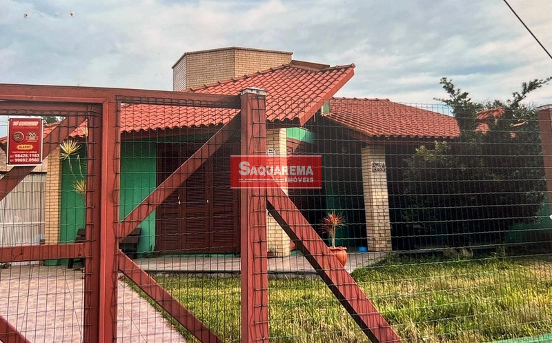 Residência Aconchegante com 3 Dormitórios: 1ª foto da galeria de imagens do imóvel
