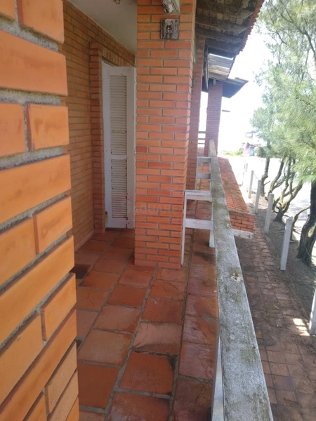 Sobrado de Tijolos à Vista na Avenida Beira Mar: 5ª foto da galeria de imagens do imóvel