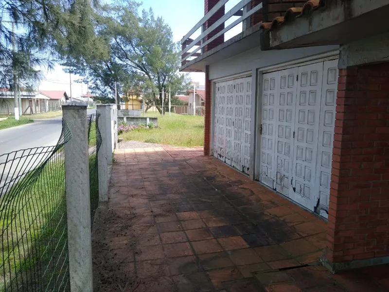 Sobrado de Tijolos à Vista na Avenida Beira Mar: 19ª foto da galeria de imagens do imóvel
