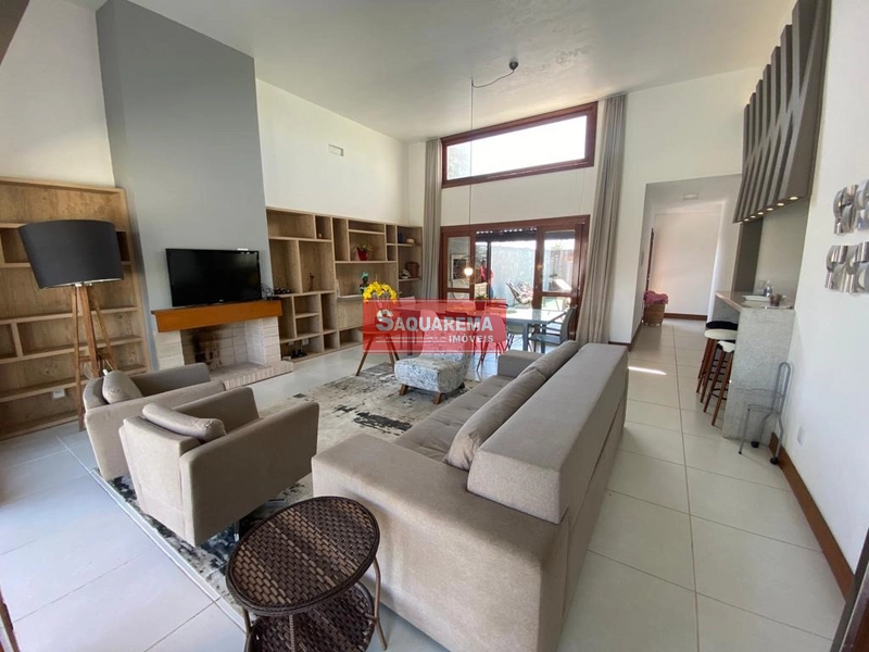 Elegante casa na praia de Atlântida Sul: 1ª foto da galeria de imagens do imóvel