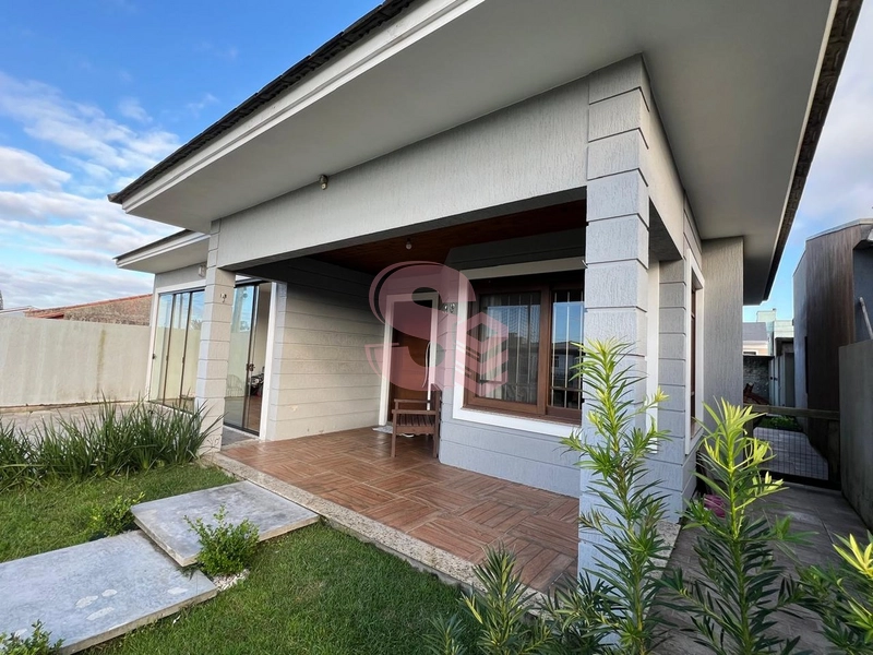 Casa à Venda – 3 Dormitórios com Piscina e Laje em Concreto: 1ª foto da galeria de imagens do imóvel