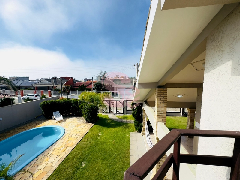 LINDO IMÓVEL À 100M DO MAR! ÁREA COM 600m2!: 11ª foto da galeria de imagens do imóvel