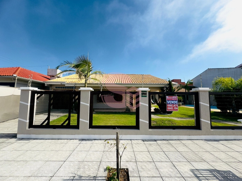 LINDO IMÓVEL À 100M DO MAR! ÁREA COM 600m2!: 2ª foto da galeria de imagens do imóvel