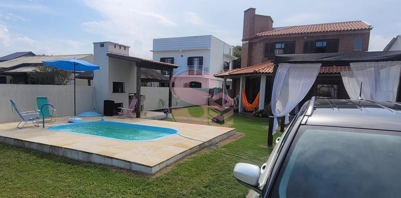 Sobrado a venda em Atlântida Sul: 3ª foto da galeria de imagens do imóvel