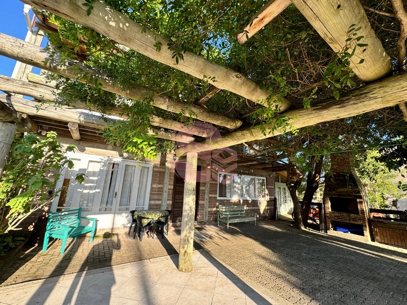 CASA RÚSTICA EM PEDRA E MADEIRA!: 1ª foto da galeria de imagens do imóvel