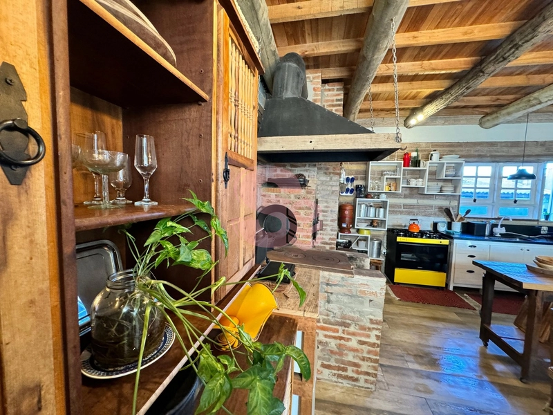 CASA RÚSTICA EM PEDRA E MADEIRA!: 2ª foto da galeria de imagens do imóvel