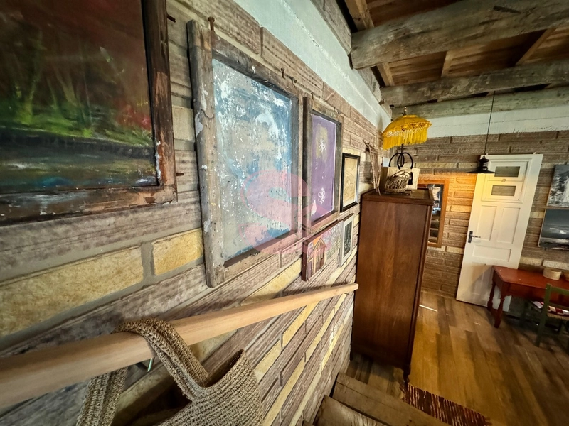 CASA RÚSTICA EM PEDRA E MADEIRA!: 8ª foto da galeria de imagens do imóvel